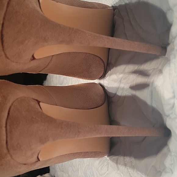 Pumps - Picture 4 of 5